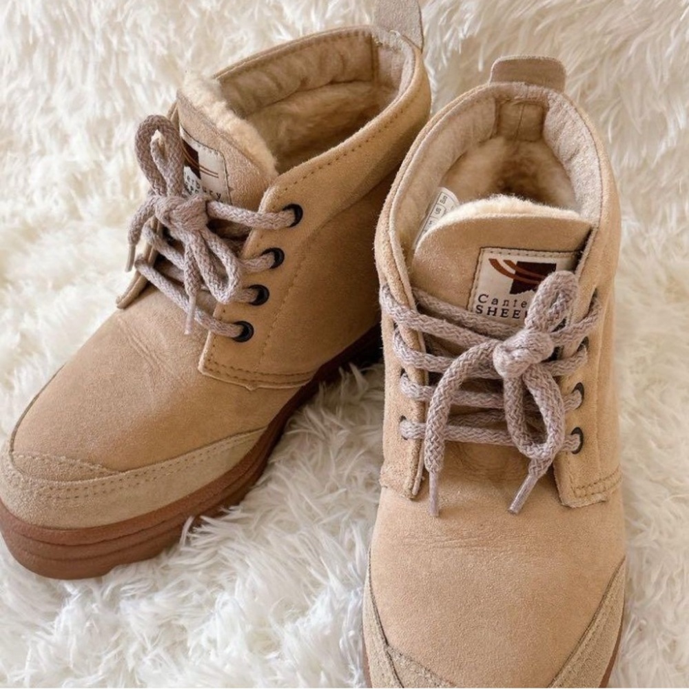 ✨RARE ✨Canterbury Sheepskin Super-tread Lace-Up Ankle Boots Sand Suede